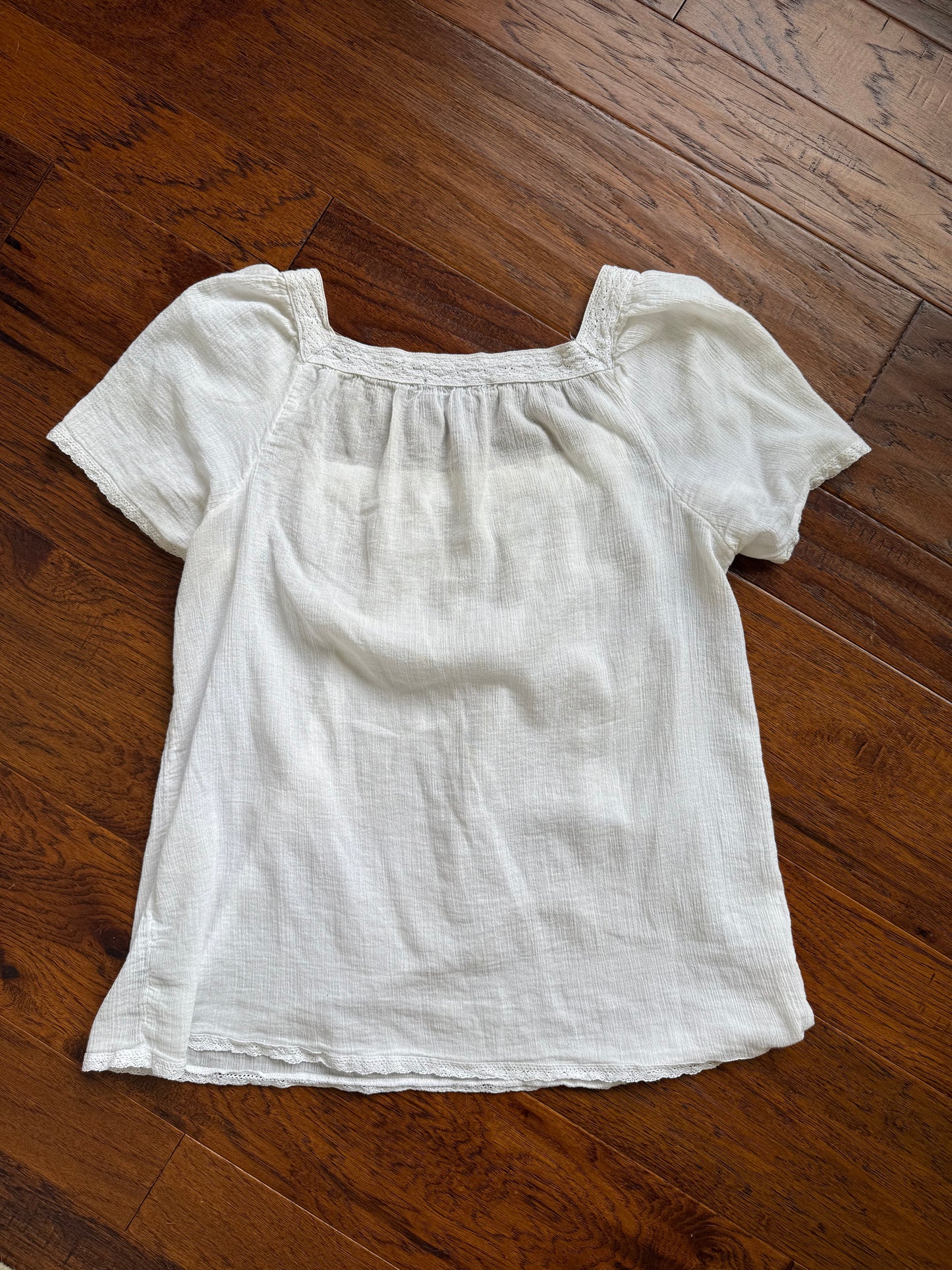 dainty peasant blouse