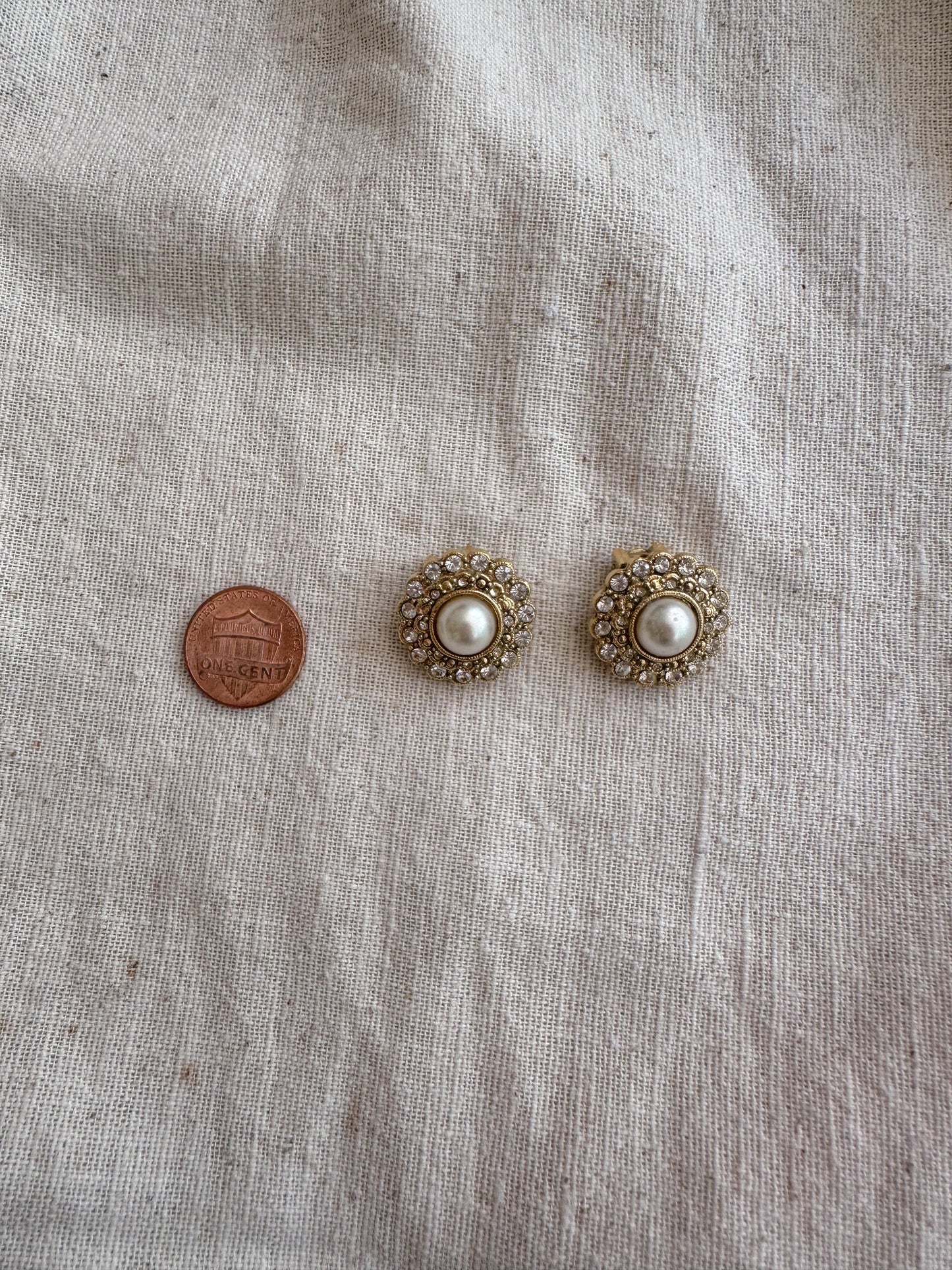 faux pearl clip on earrings