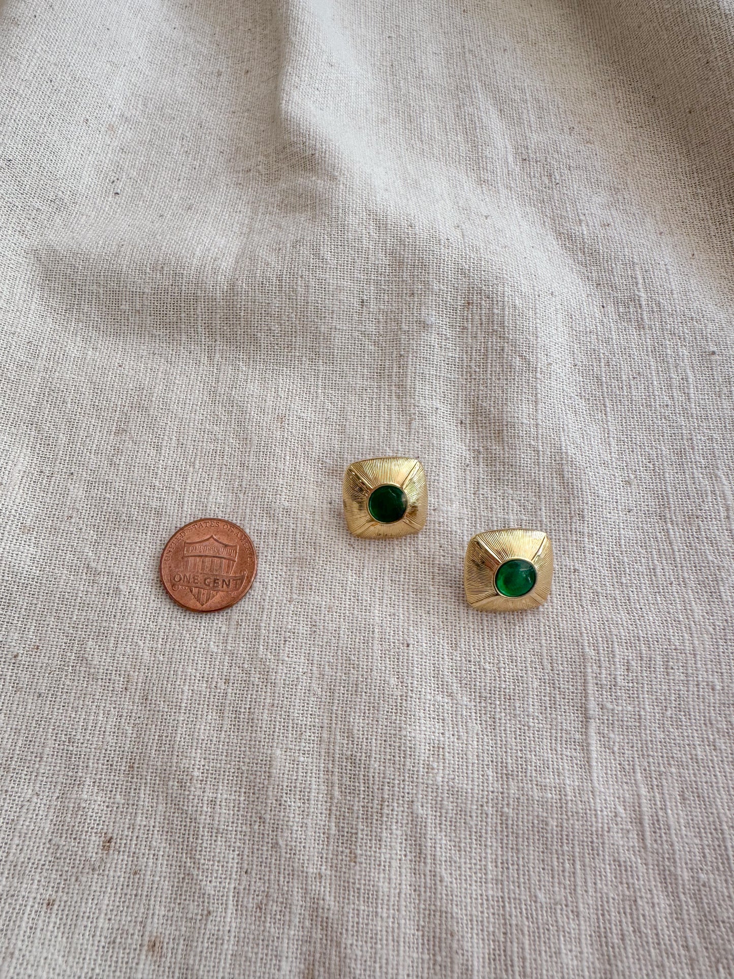 emerald gold studs