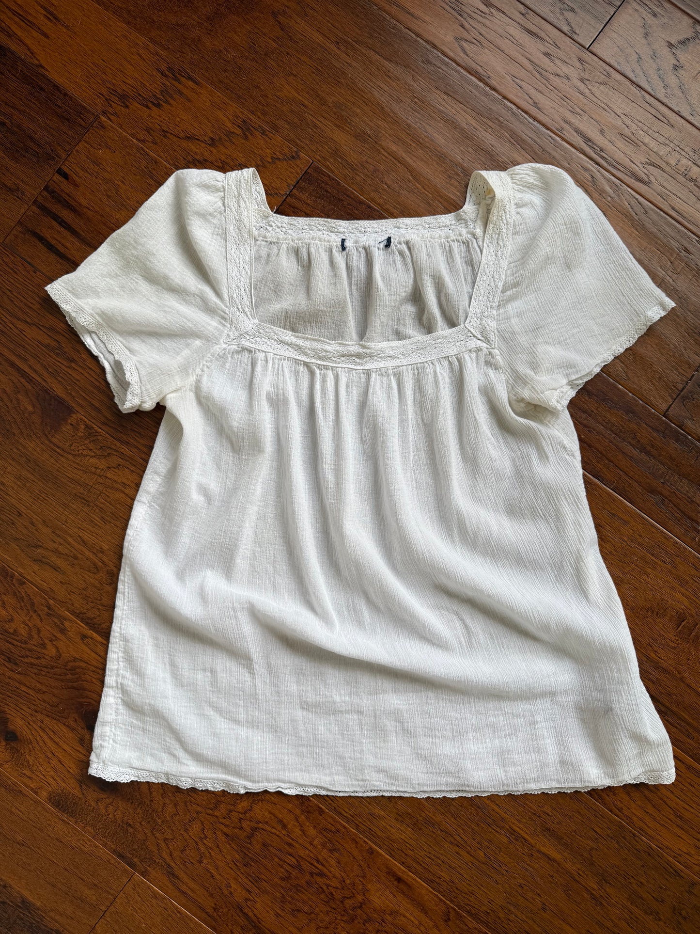 dainty peasant blouse