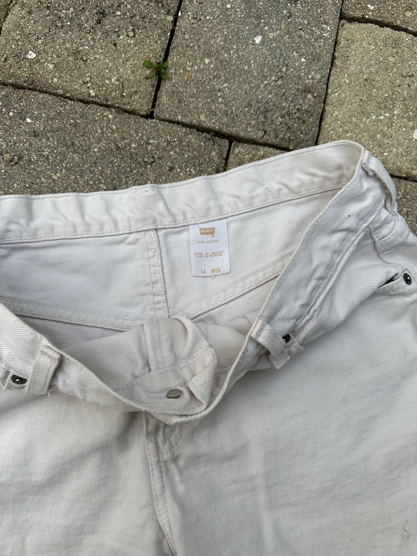 white denim Levi shorts