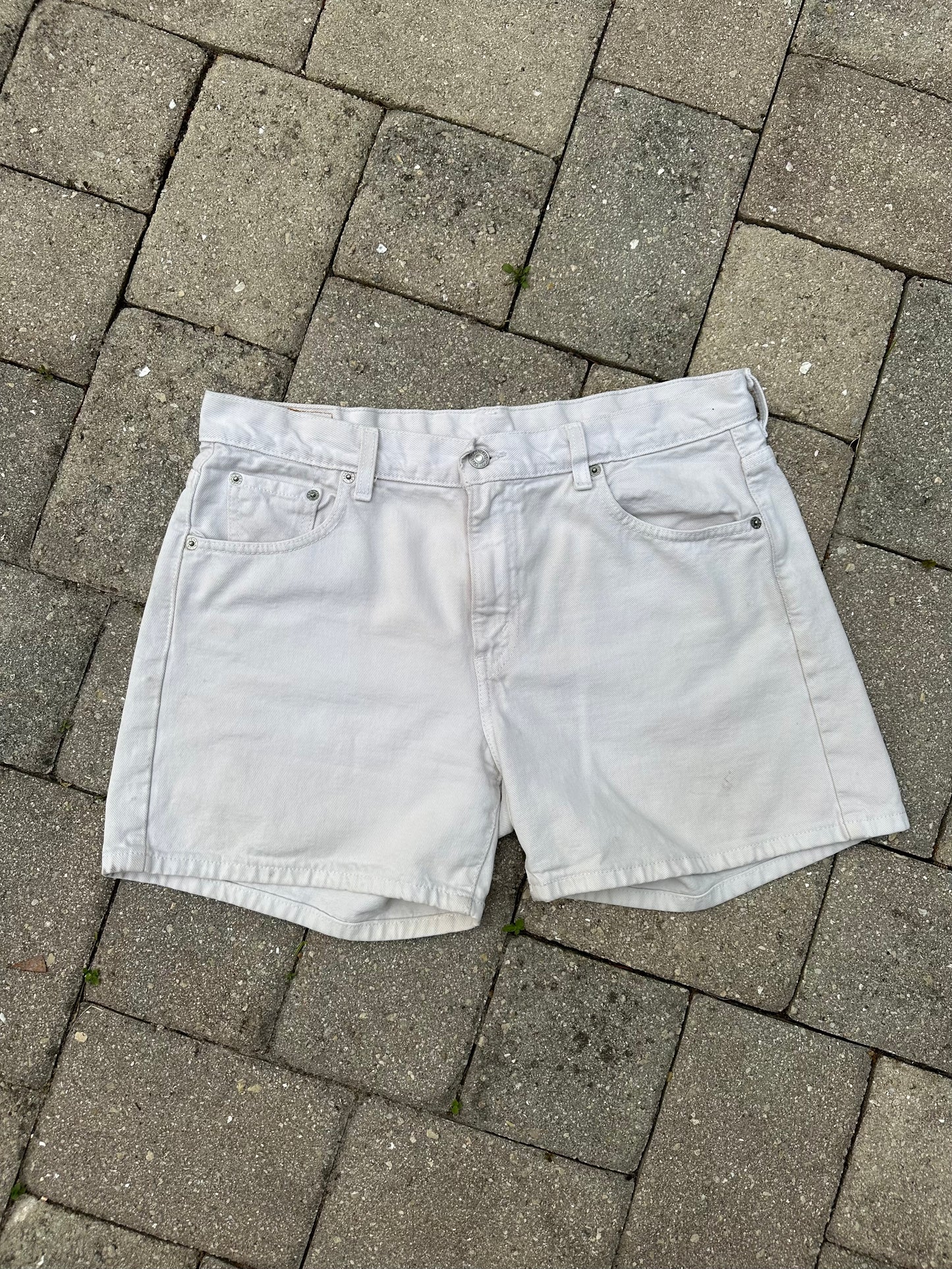 white denim Levi shorts