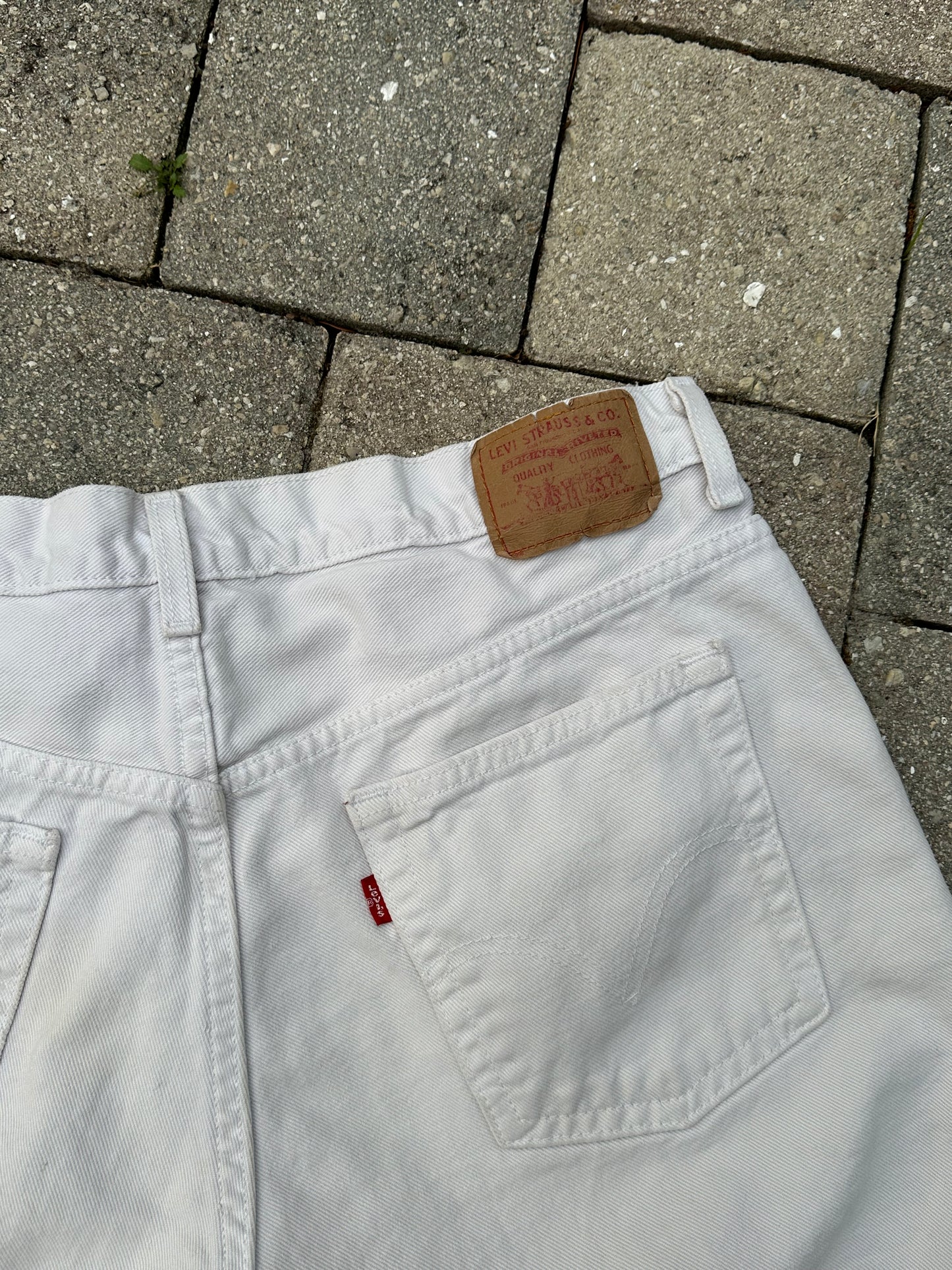 white denim Levi shorts