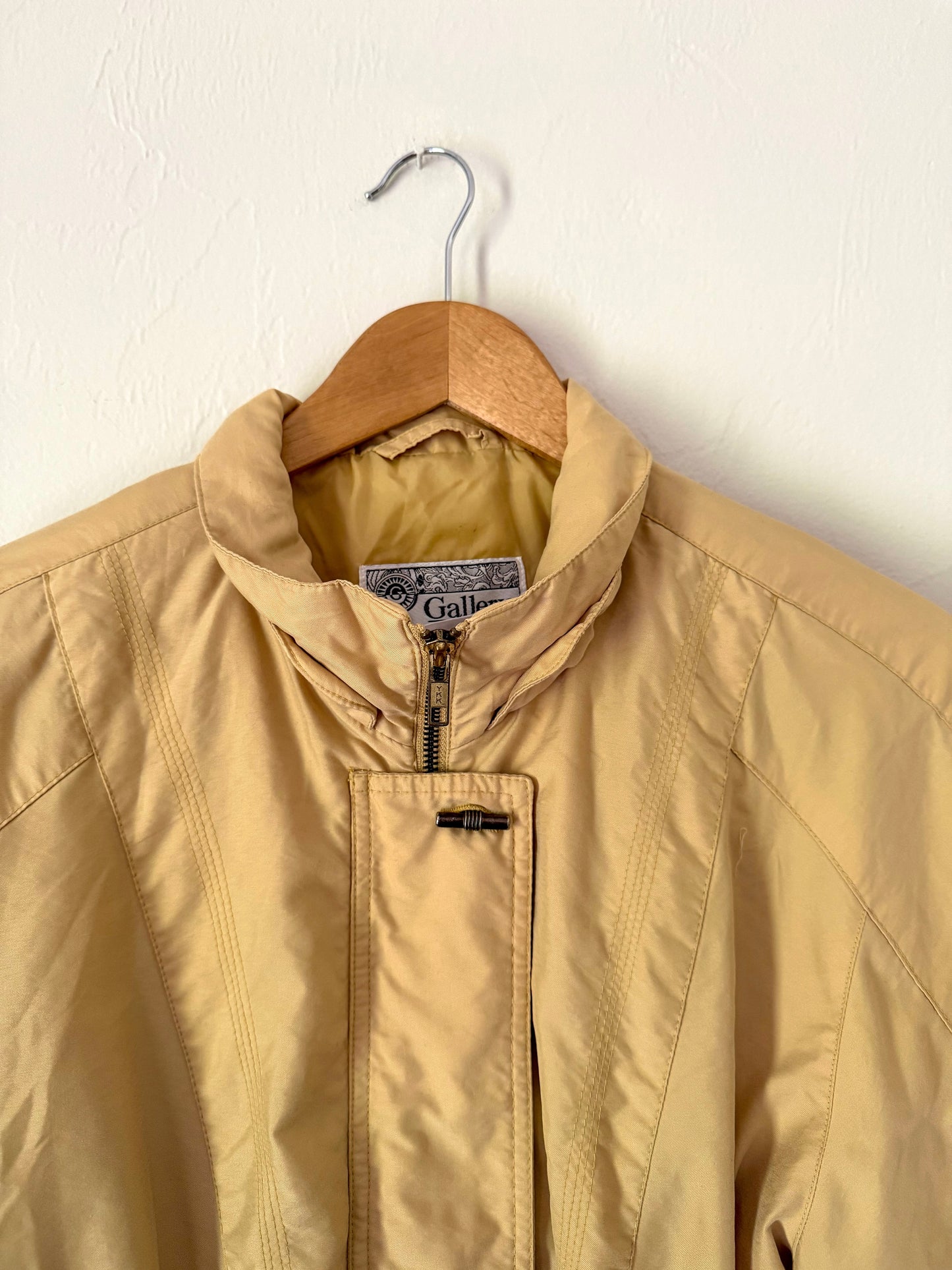 Gallery Sport Yellow Jacket