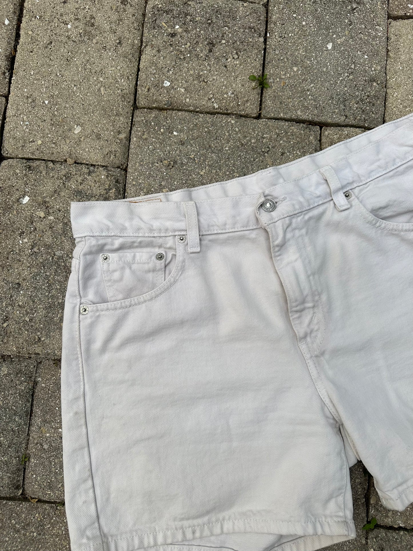 white denim Levi shorts